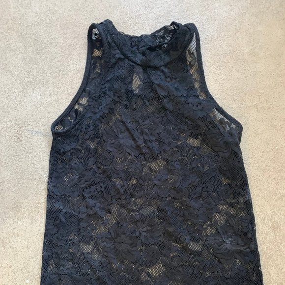 Zara Tops - 🌼 2/20$ Sleeveless Lace Mock Neck
